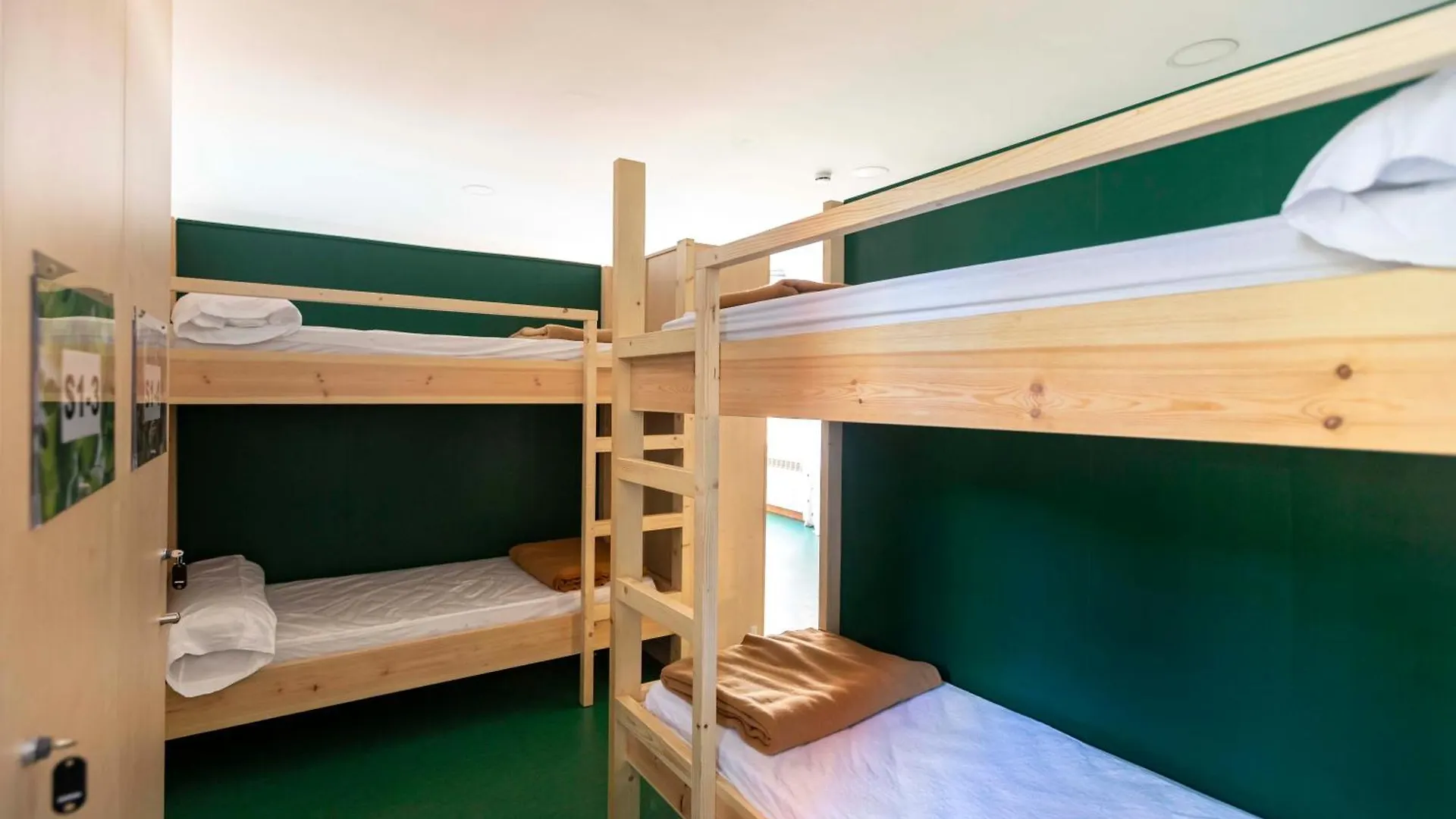 Inout Hostel La Floresta Pearson 0*,